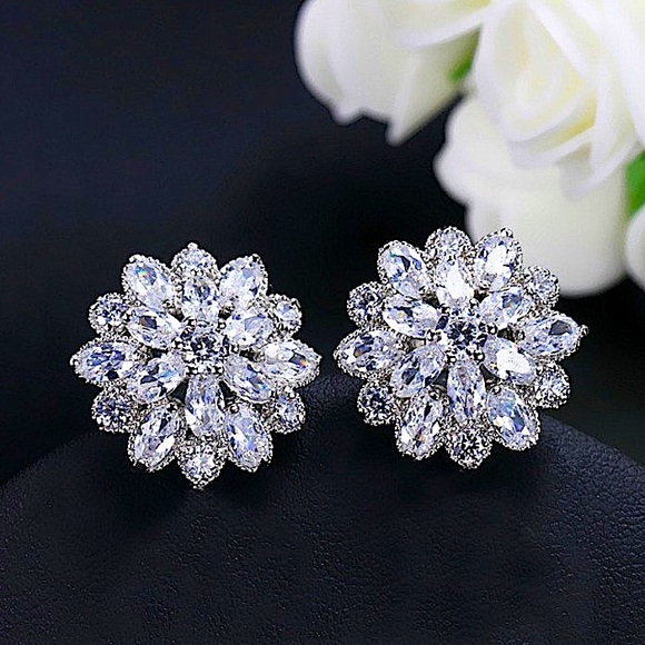Sterling Silver 5CT Cubic Zircon Flower Snow Crystal Diamond Stud Earrings - Picture 5 of 13